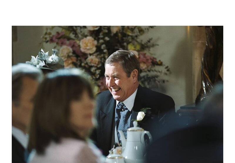 Als Hochzeitsgast ist Inspector Barnaby (John Nettles) bester Laune. Noch! – Bild: ZDF und All 3 Media international