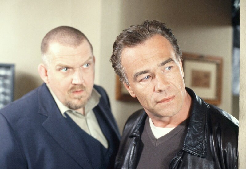 Die Kommissare Freddy Schenk (Dietmar Bär, l) und Max Ballauf (Klaus J. Behrendt) müssen den Mord an der Altenheim-Ärztin Rose Lang aufklären. – Bild: WDR/Uwe Stratmann Die Kommissare Freddy Schenk (Dietmar Bär, l) und Max Ballauf (Klaus J. Behrendt) müssen den Mord an der Altenheim-Ärztin Rose Lang aufklären. – Bild: WDR/Uwe Stratmann