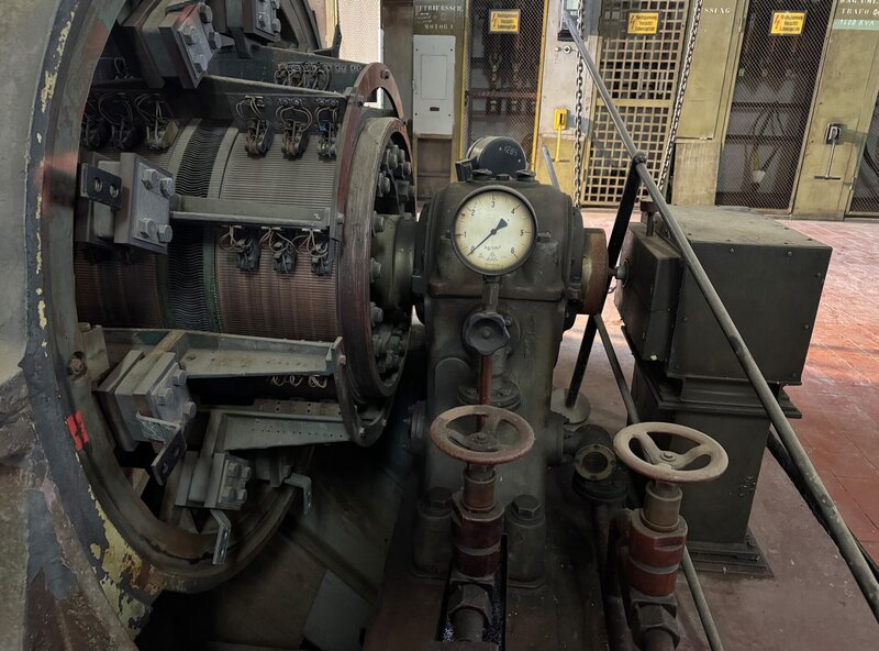 Maschinenhaus in der Uranerz-Bergbauanlange Schachtkomplex 371 – Bild: MDR/​Adina Rieckmann