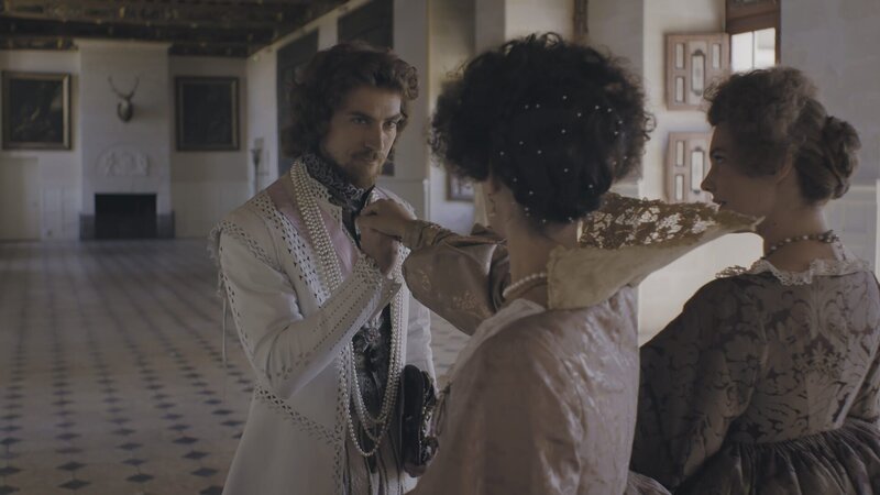 Charmeur aus England: Der Herzog von Buckingham (Rolle) soll am französischen Hof vermitteln – und verliebt sich unsterblich. – Bild: ZDF und Pernel Media