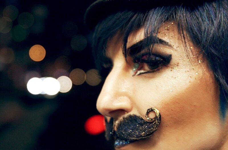 Dragking Gordon Bleu, hinter ihm verbirgt sich Anouk Ehreiser aus Heidelberg. – Bild: SWR