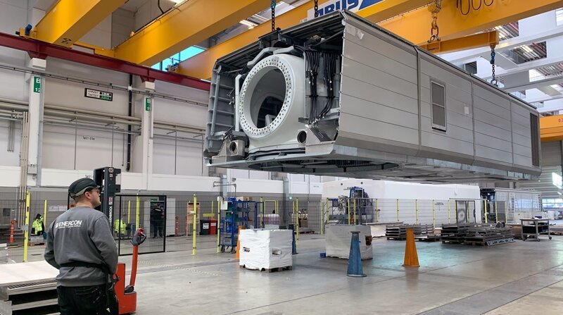 Die E-Gondel für Windräder von Enercon, 80 Tonnen schwer. Auch bei der Energiewende sind wir von China abhängig. – Bild: NDR /​ ZDF und NDR