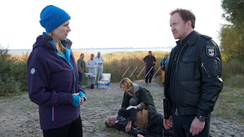 Joggerin (Linda Kochbeck) und Kai Timmermann (Mathias Junge). – Bild: ZDF und Marc Meyerbröker