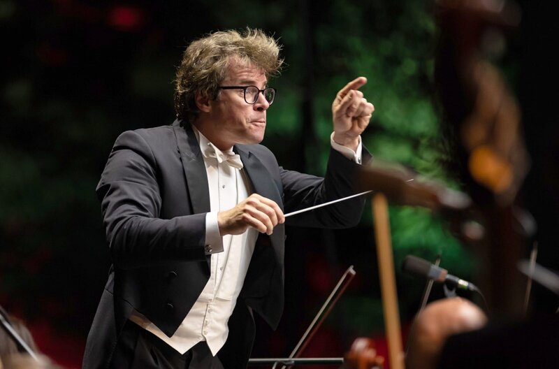 Jakub Hrůša dirigiert Gustav Mahlers 7. Symphonie. – Bild: BR /​ Petra Hajská