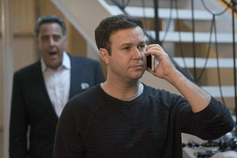 Douglas Fogerty (Brad Garrett, l.); Will Cooper (Taran Killam, r.) – Bild: American Broadcasting Companies. All rights reserved. /​ Richard Cartwright