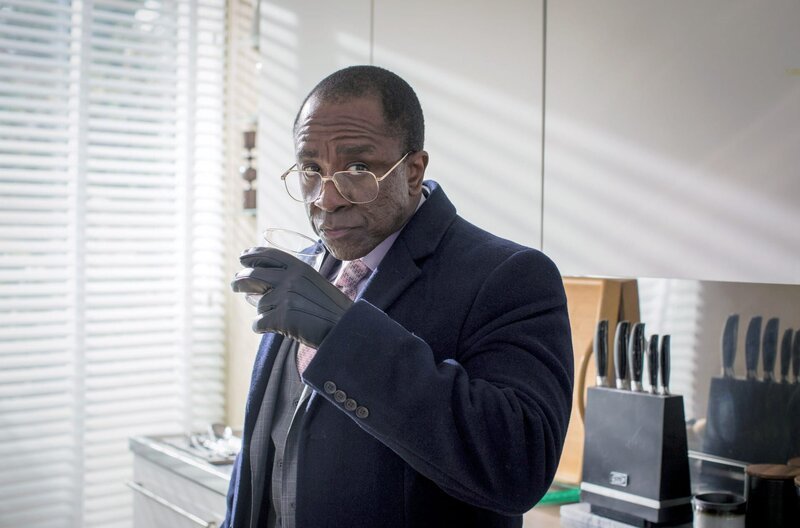 David Runihura (Lucian Msamati) dürfte es nicht leicht gefallen sein, seinen alten Verbündeten dazu überreden, sich einem Strafgericht zu stellen. – Bild: Des Willie