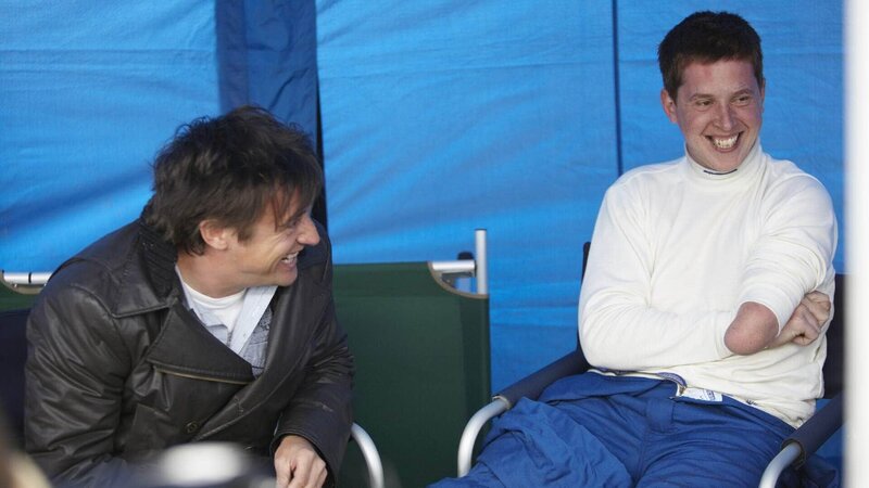 Richard Hammond (l.) chats to the Project Mobility team co-driver Tom Neathway about how the team are using Motorsport as a way of helping them comes to terms with their injuries. – Bild: RTL /​ © BBC Worldwide 2011