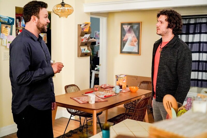L-R: Will Cooper (Taran Killam) and Derek (Adam Brody) – Bild: ORF/​PRO7/​ABC/​Richard Cartwright