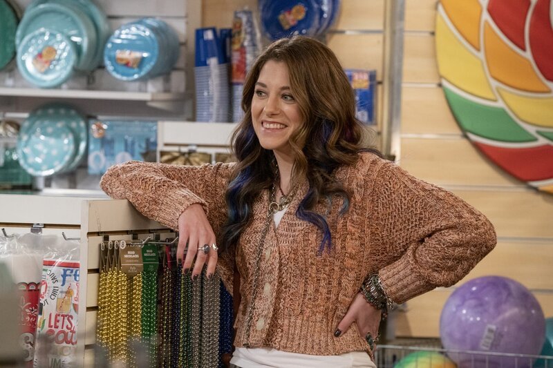 Lizzie (Elizabeth Alderfer) – Bild: 2021 CBS Broadcasting, Inc. All Rights Reserved. /​ Michael Yarish Lizenzbild frei
