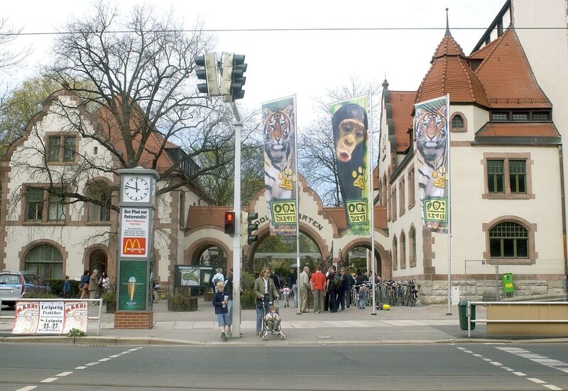 Haupteingang zum Leipziger Zoo. – Bild: MDR/Axel Berger Haupteingang zum Leipziger Zoo. – Bild: MDR/Axel Berger