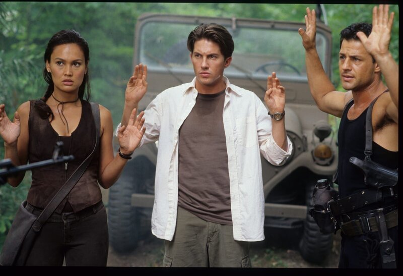L-R: Nigel Bailey (Christen Anholt), Sydney Fox (Tia Carrere). – Bild: AXN