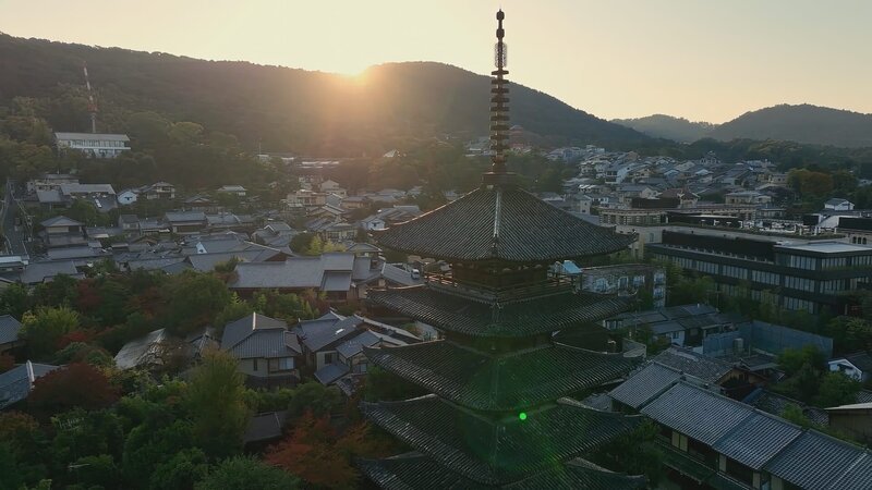 Um sich gegen Erdbeben zu schützen, setzt Japan früh in der Geschichte auf eine clevere Holzarchitektur. – Bild: ZDF