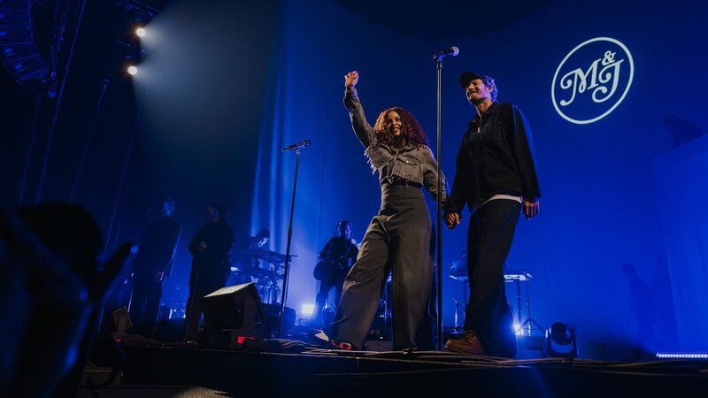 Die dreiteilige Doku-Serie begleitet das Musikerpaar Joy Denalane und Max Herre auf ihrer musikalischen Reise zum ersten gemeinsamen Album. In persönlichen Gesprächen und mit bislang unveröffentlichten Privataufnahmen teilen sie ihre Liebes- und Lebensgeschichte. – Bild: ZDF und MDR/​ARD Kultur/​Beben Berlin