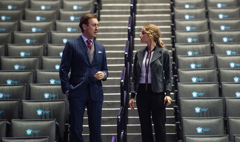 L-R: Det. Lizzie Needham (Bojana Novakovic), Dr. Dylan Reinhart (Alan Cumming) – Bild: 2017 CBS Broadcasting Inc. All Rights Reserved. / Jeff Neira Lizenzbild frei L-R: Det. Lizzie Needham (Bojana Novakovic), Dr. Dylan Reinhart (Alan Cumming) – Bild: 2017 CBS Broadcasting Inc. All Rights Reserved. / Jeff Neira Lizenzbild frei