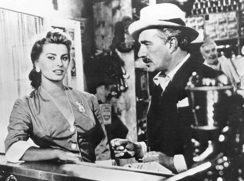 Die schöne Lisa (Sophia Loren) hat sich zur Meisterschülerin ihres ‚diebischen‘ Vaters (Vittorio de Sica) entwickelt. – Bild: rbb/RBB/Degeto Die schöne Lisa (Sophia Loren) hat sich zur Meisterschülerin ihres ‚diebischen‘ Vaters (Vittorio de Sica) entwickelt. – Bild: rbb/RBB/Degeto