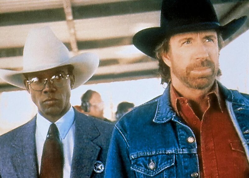 Walker (Chuck Norris) und Jimmy Trivette (Clarence Gilyard) sind erfolgreiche Texas Rangers. – Bild: Nitro