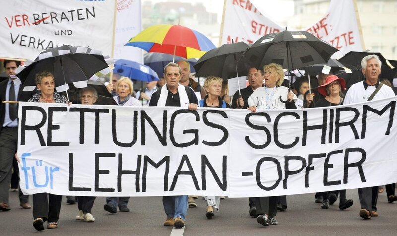 Als 2008 die Immobilienblase platzt, schlittert die Welt in eine Finanzkrise. – Bild: Honorarfrei – nur für diese Sendung bei Nennung ZDF und Getty Images /​ AFP; John Macdougall.