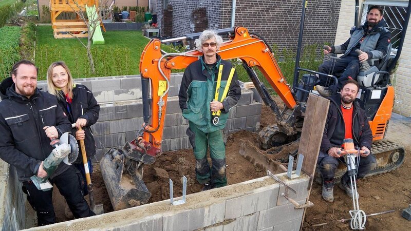 V.l.: Mario und Nathalie mit Ralf, Claus und Gunnar – Bild: TVNOW /​ Tokee Bros.
