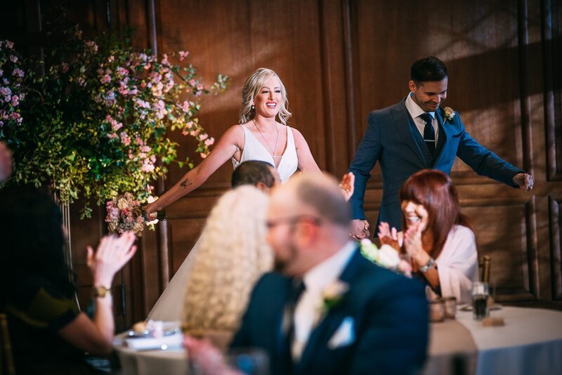 Morag (l.); Luke (r.) – Bild: 2021 CPL Productions /​ Simon Johns Lizenzbild frei