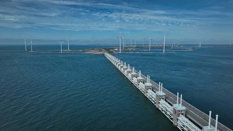 Die Niederlande schützen sich mit gigantischen Deichanlagen vor den Fluten der Nordsee. – Bild: Pond5