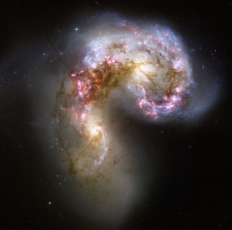 Mega Disasters II Gamma ray Burst, Naturkatastrophen Gammablitze This new NASA Hubble Space Telescope image of the Antennae galaxies is the sharpest yet of this merging pair of galaxies. During the course of the collision, billions of stars will be formed. The brightest and most compact of these star birth regions are called super star clusters. – Bild: port.hu