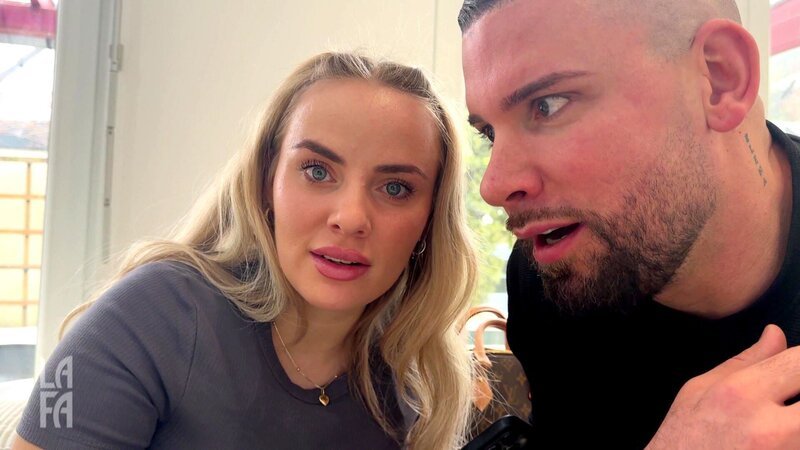 Kaum sind sie eingezogen, schon gibt?s Eier an das Auto von Marie & Tammo geklatscht? Tim wird emotional und Julia landet mit einer hübschen Blondine im Bett. – Bild: RTLZWEI