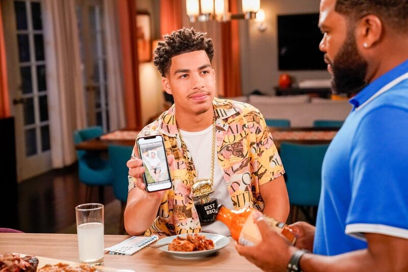 (v.li.): Marcus Scribner (Andre ‚Junior‘ Johnson jr.), Anthony Anderson (Andre ‚Dre‘ Johnson). – Bild: ORF/​Disney/​ABC/​Mitch Haaseth