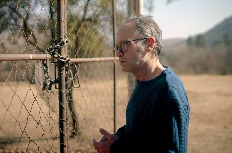 Das ehemalige Mitglied der Vlakplaas-Todesschwadron Chappie Klopper kehrt auf die Farm in Vlakplaas zurück. – Bild: arte
