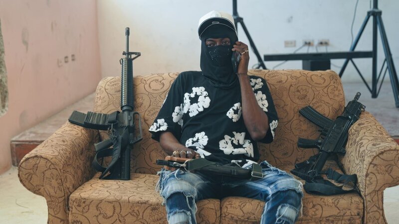 Bandenchef Tigrès stammt aus armen Verhältnissen. Für viele junge Männer sind die Gangs ein Ausweg aus der Armut. – Bild: ZDF