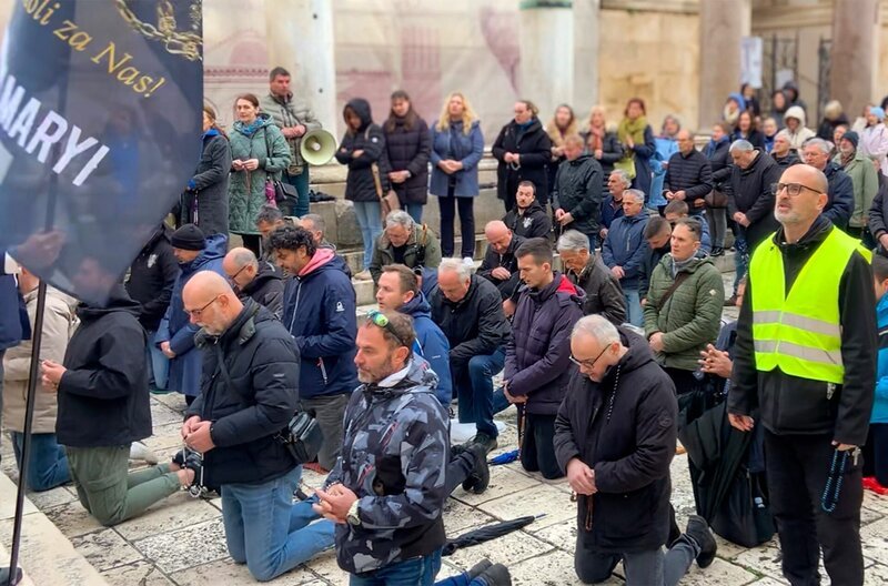 Seit 2022 versammeln sich in Kroatien katholische Männer und beten für „Keuschheit und Ehre“. – Bild: Kobalt Productions
