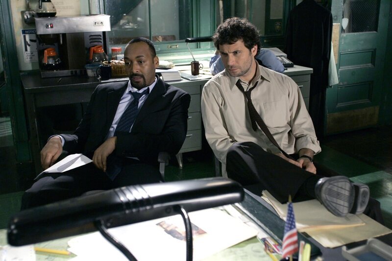 Ed Green (Jesse L. Martin, l.); Cyrus Lupo (Jeremy Sisto) – Bild: PLURIMEDIA (NBC Universal, Inc.)