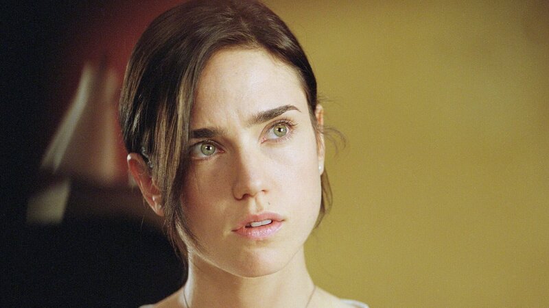 Nur Bruces Freundin Betty (Jennifer Connelly) ahnt, wer sich hinter dem Monster namens ‚Hulk‘ verbirgt … – Bild: RTL 2 Nur Bruces Freundin Betty (Jennifer Connelly) ahnt, wer sich hinter dem Monster namens ‚Hulk‘ verbirgt … – Bild: RTL 2