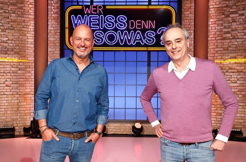 Treten bei „Wer weiß denn sowas?“ als Kandidaten gegeneinander an: Der Fernsehkoch Frank Rosin (l.) und der Fernsehkoch Christian Rach (r.). – Bild: ARD/​Morris Mac Matzen