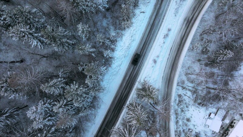 Ein Weg im Winter. – Bild: Amazon Prime