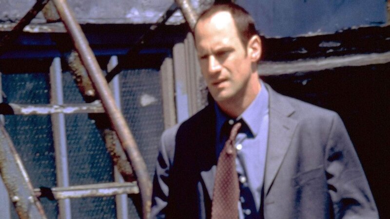 Vor einigen Jahren hat Detective Stabler (Christopher Meloni) einen Vergewaltiger und Serienmörder hinter Gitter gebracht. Doch nun setzt sich die grausame Mordserie fort. Sitzt etwa ein Unschuldiger die Strafe ab? Die Verwendung des sendungsbezogenen Materials ist nur mit dem Hinweis und Verlinkung auf TVNOW gestattet. – Bild: RTL Deutschland