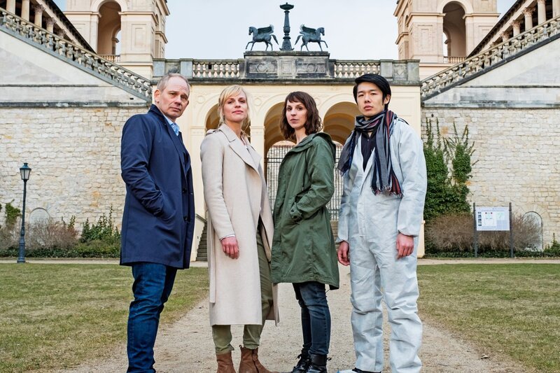 Michael Lott (Bernhard Henschel); Katrin Jaehne (Sophie Pohlmann); Caroline Erikson (Luna Kunath); Yung Ngo (Thomas Brandner) – Bild: Gordon Muehle /​ ZDF
