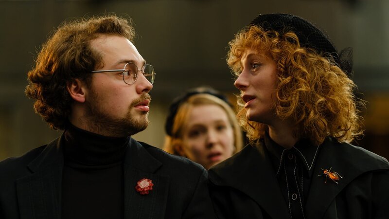 Dennis (Anselm Bresgott), Nele (Magdalena Laubisch), Yvonne (Dana Herfurth) – Bild: Gordon Timpen, SMPSP/​Amazon/​WBTV