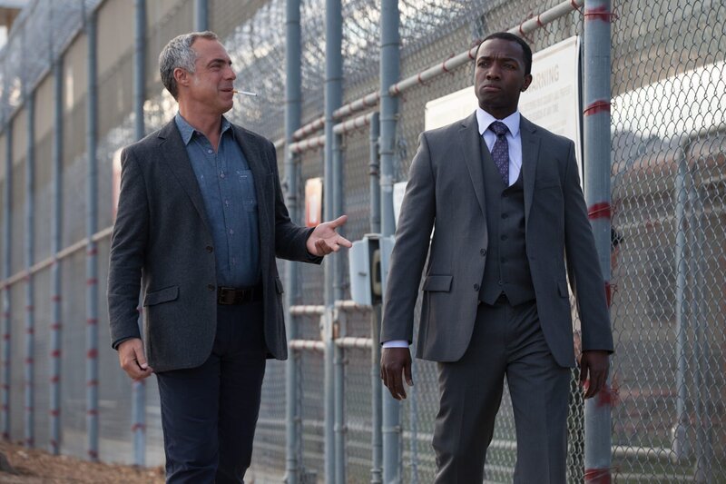 L-R: Harry Bosch (Titus Welliver), Jerry Edgar (Jamie Hector) – Bild: OPTN