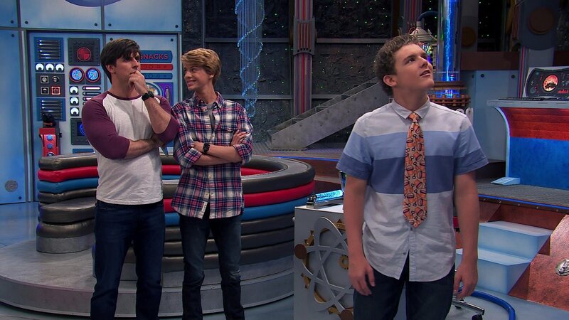 L-R: Captain Man /​ Ray Manchester, Henry Hart, Jasper Dunlop – Bild: ViacomCBS