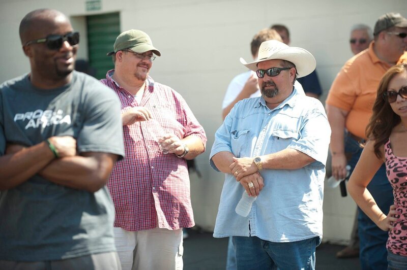 Bubba (2.v.l.); Rick (M.) – Bild: A&E Television Networks