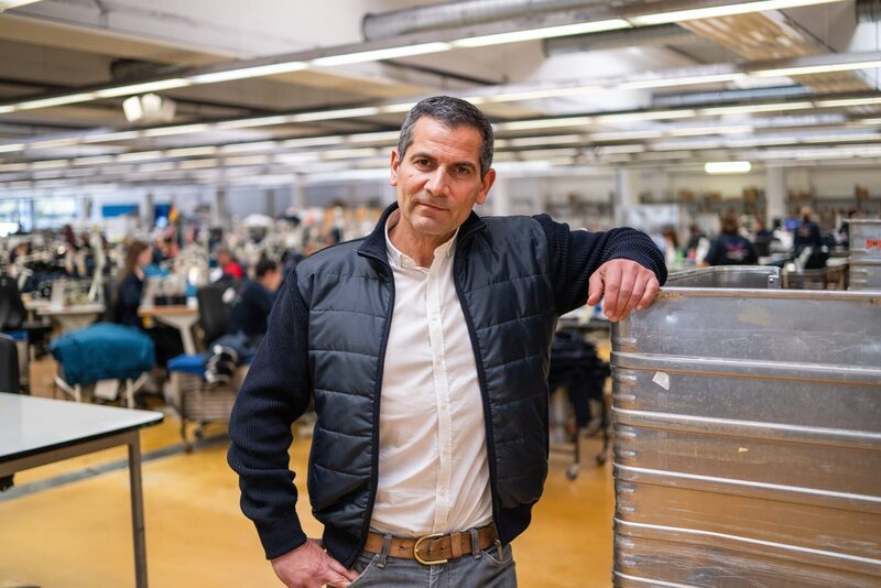 Krankmeldungen sind in Deutschland auf einem Rekordhoch. Mitri Sirin fragt: Sind wir tatsächlich ein Volk der Blaumacher? – Bild: ZDF und Florian Lengert