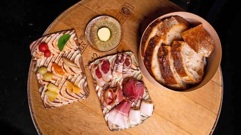 Brotzeit von Sterne-Koch Felix Schneider – Bild: ZDF und SR/​Christoph Heymann