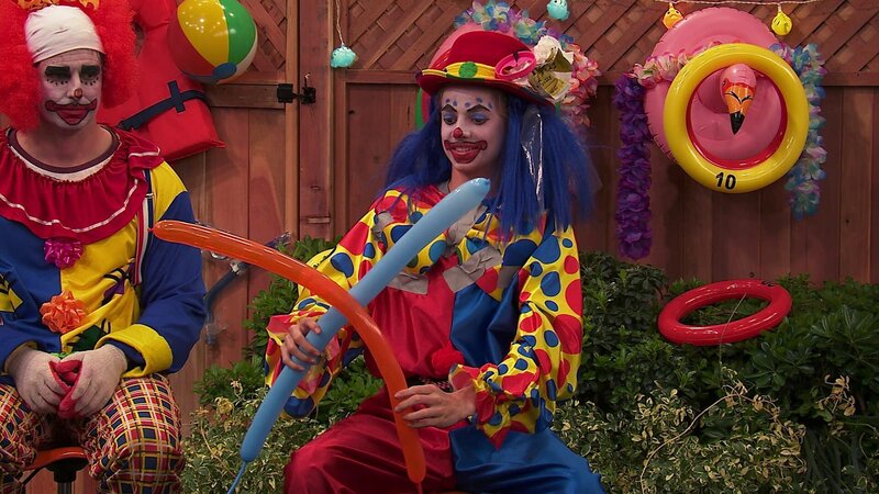 L-R: Captain Man /​ Ray Manchester (Cooper Barnes), Henry Hart (Jace Norman) – Bild: ViacomCBS