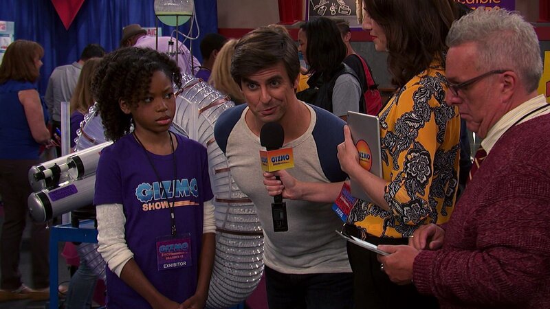 Charlotte Page, Captain Man, Ms. Tanner. – Bild: ViacomCBS