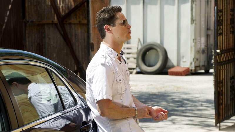 Ein Freund von Nate (Seth Peterson), den er in der Therapie für Spielsüchtige kennengelernt hat, ist vor kurzem gestorben. Nun bleibt dessen Witwe auf seinen Spielschulden sitzen und wird von einem Geldeintreiber erpresst … – Bild: RTL /​ USA Network