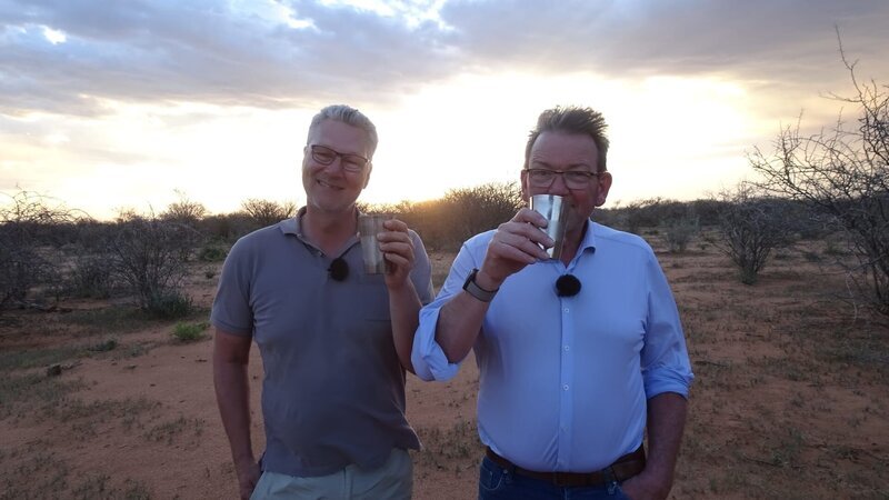 Rechts: Dr. Dreesen – Bild: SAT.1 Gold