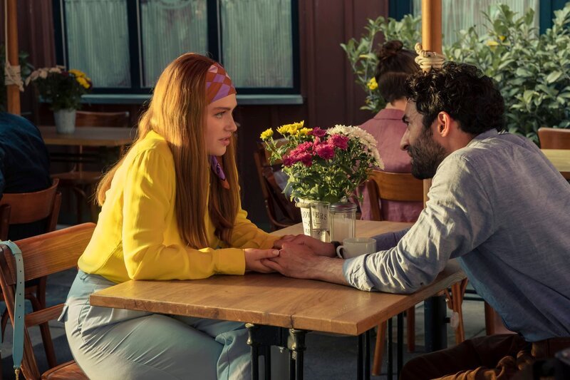 Eidin Jalali als Graham Sutton und Sonja Weißer als Lydia Beaufort – Bild: Prime Video /​ Gordon Muehle