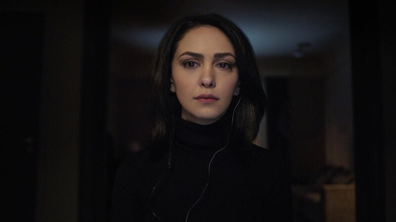 Clare Quayle (Nazanin Boniadi) – Bild: MRC II Distribution Company L.P.