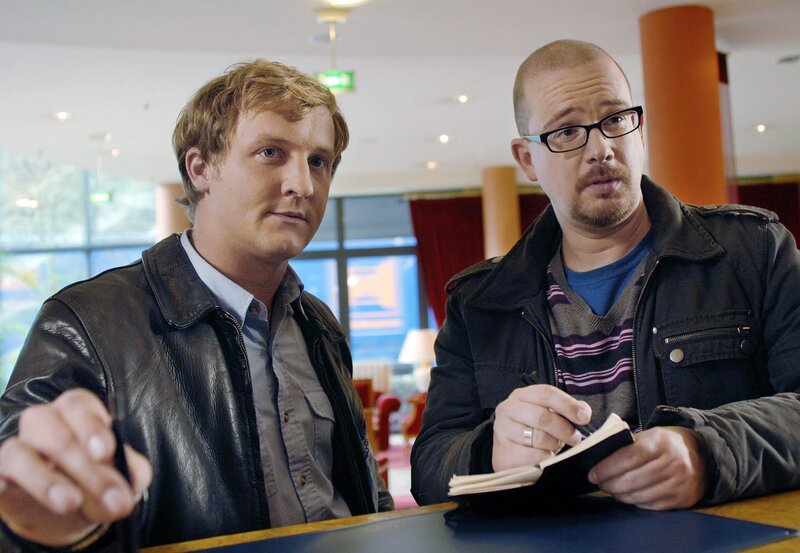 Ein neuer Fall: Das Saarbrücker Tatortduo Franz Kappl (Maximilian Brückner, links) und Stefan Deininger (Gregor Weber) ermittelt. – Bild: SR/​SR/​Manuela Meyer