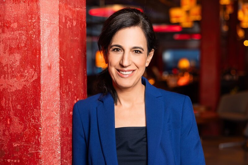 Jennifer Khakshouri – Moderatorin Literaturclub – Bild: SRF/​Gian Vaitl